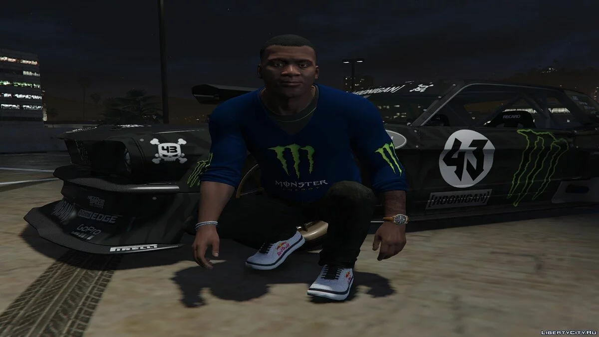 Camisetas com logotipos Need For Speed e Monster / GTA 5
