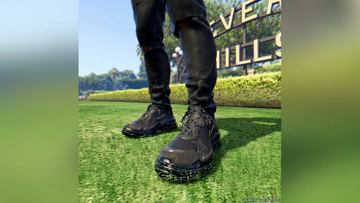 Balenciaga Triple S - 8 Колір Ретекстура 1.0 / GTA 5