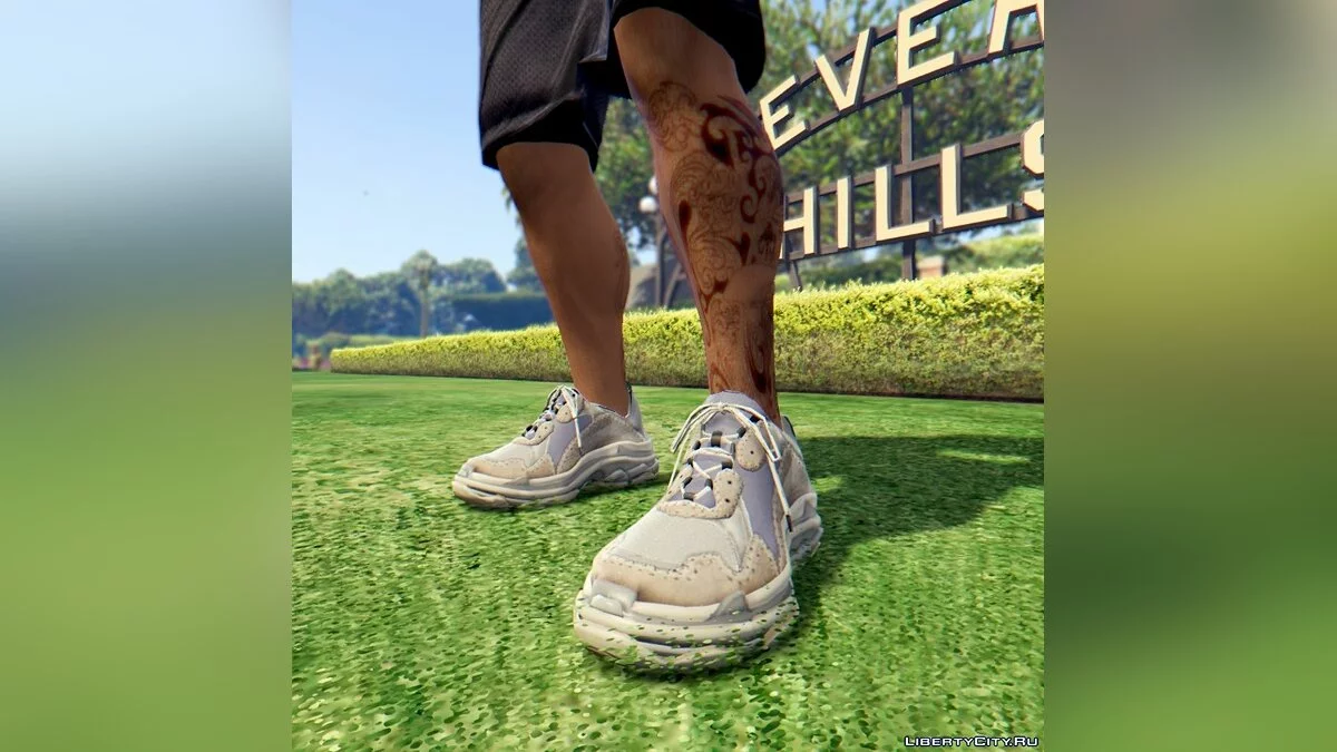 Balenciaga Triple S - 8 Колір Ретекстура 1.0 / GTA 5