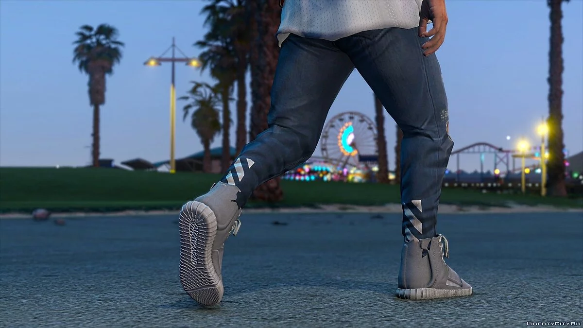 Sepatu Hightop Adidas Yeezy 750 Boost / GTA 5