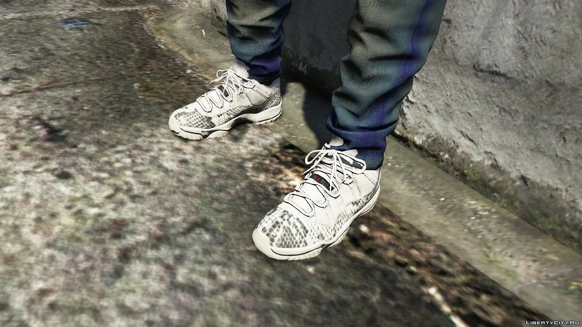 جوردان 11 لو منخفض جلد الثعبان لون فاتح / جي تي أي 5