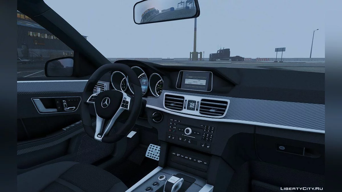 梅赛德斯-奔驰 E63 Brabus 850HP / GTA 5