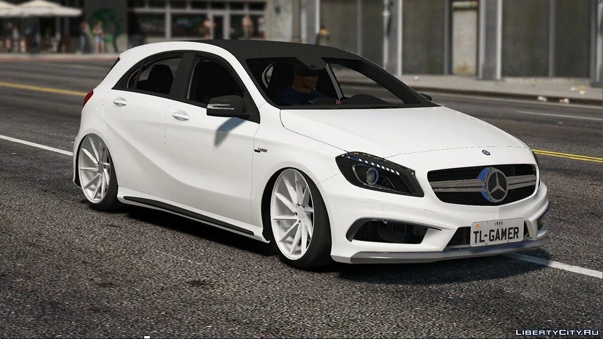 Mercedes Benz 45 AMG en Vossen 18 V1 / GTA 5