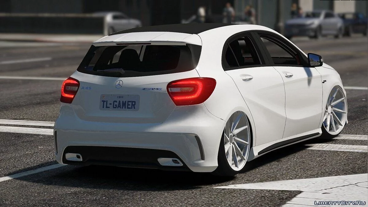 Mercedes Benz 45 AMG en Vossen 18 V1 / GTA 5