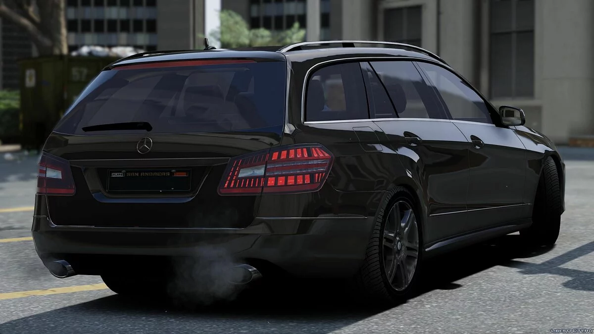 Mercedes-Benz E300 універсал 1.0 / GTA 5