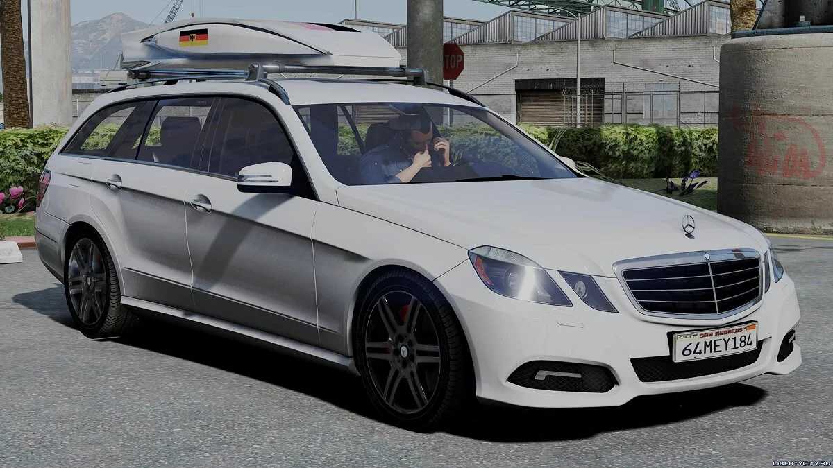 Mercedes-Benz E300 універсал 1.0 / GTA 5