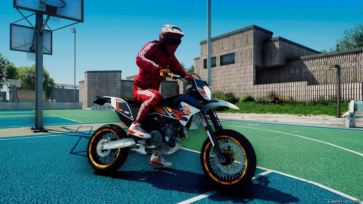2017 KTM 690 SMC R / GTA 5
