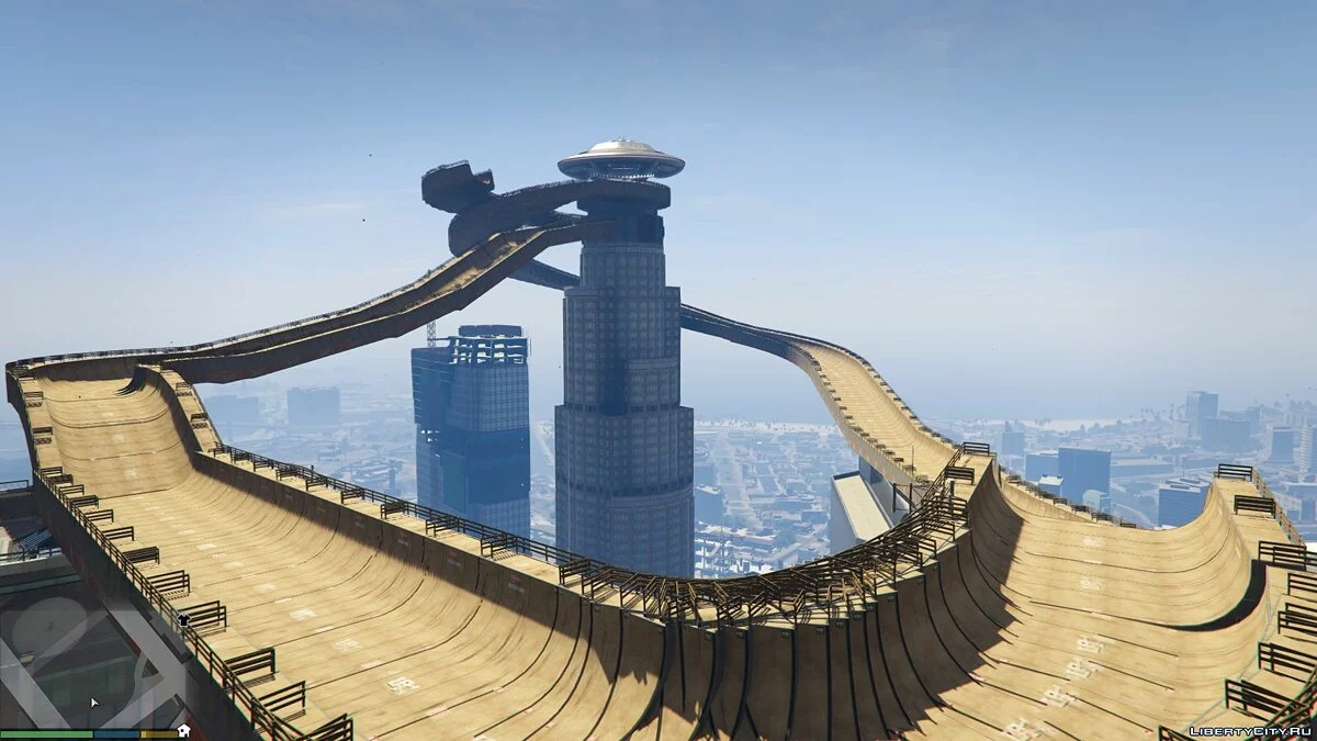 Мега спіральний рамп Maze Bank / GTA 5