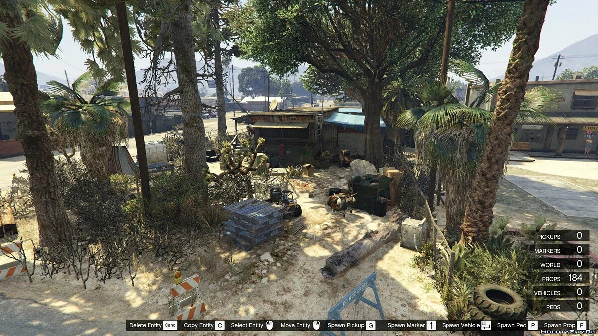 Désordre et saleté à l'intérieur et à l'extérieur de la remorque de Trevor / GTA 5