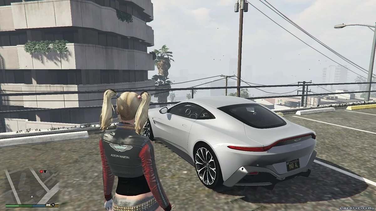 Pakaian Aston Martin dengan hot-pants kulit untuk Harley Quinn 1.0 / GTA 5