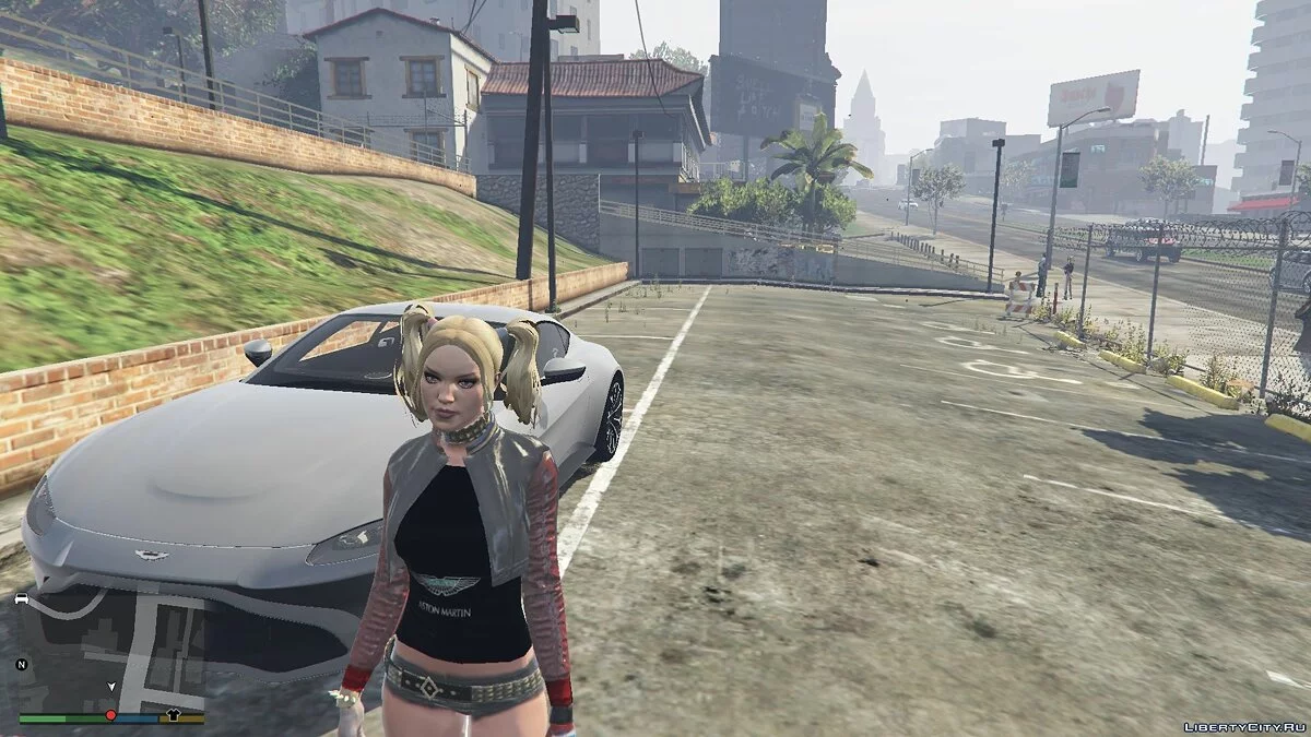 Pakaian Aston Martin dengan hot-pants kulit untuk Harley Quinn 1.0 / GTA 5