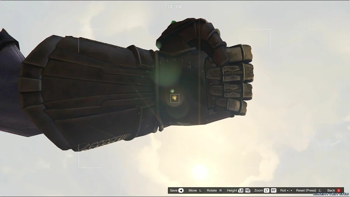 Thanos avec un gant métallique réaliste de l'infini / GTA 5