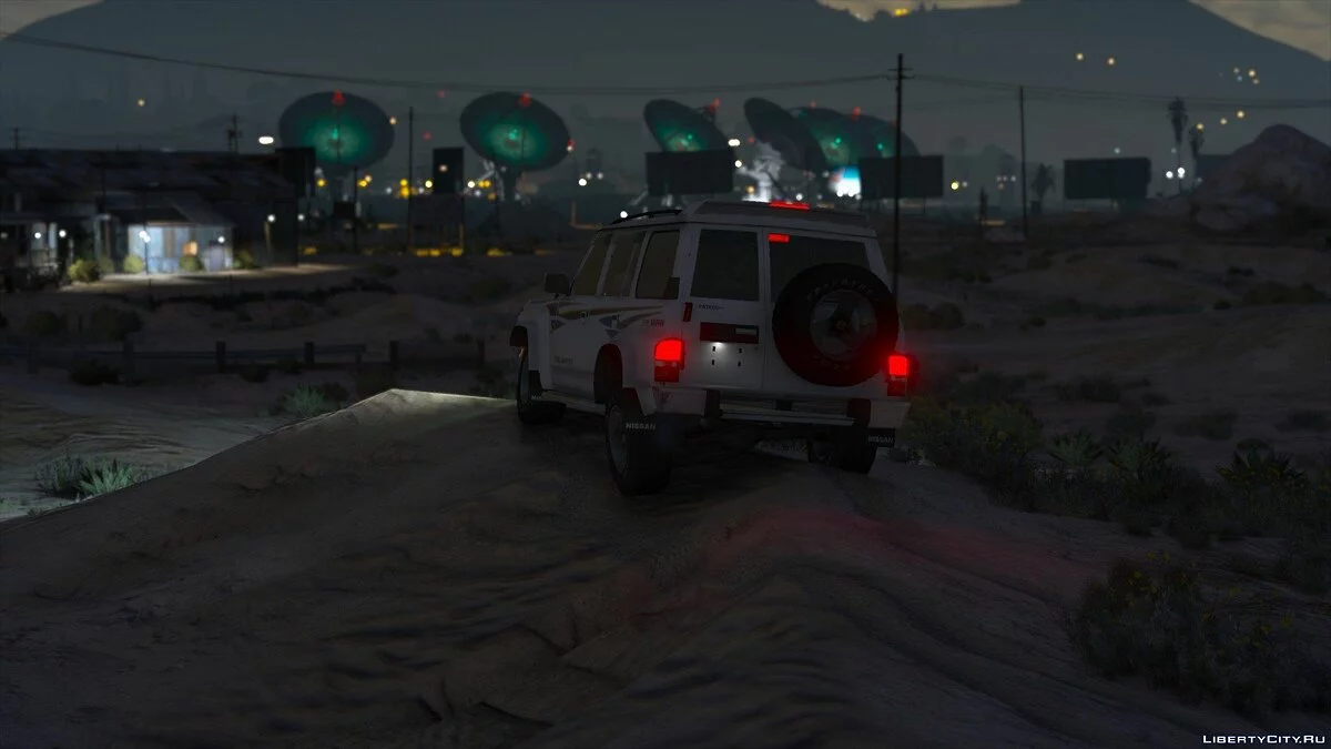 日产巡逻车超级沙漠Y60 1997 4门 [附加 | 车身涂装 | 附加 | 污垢 | 模板] 1.0 / GTA 5