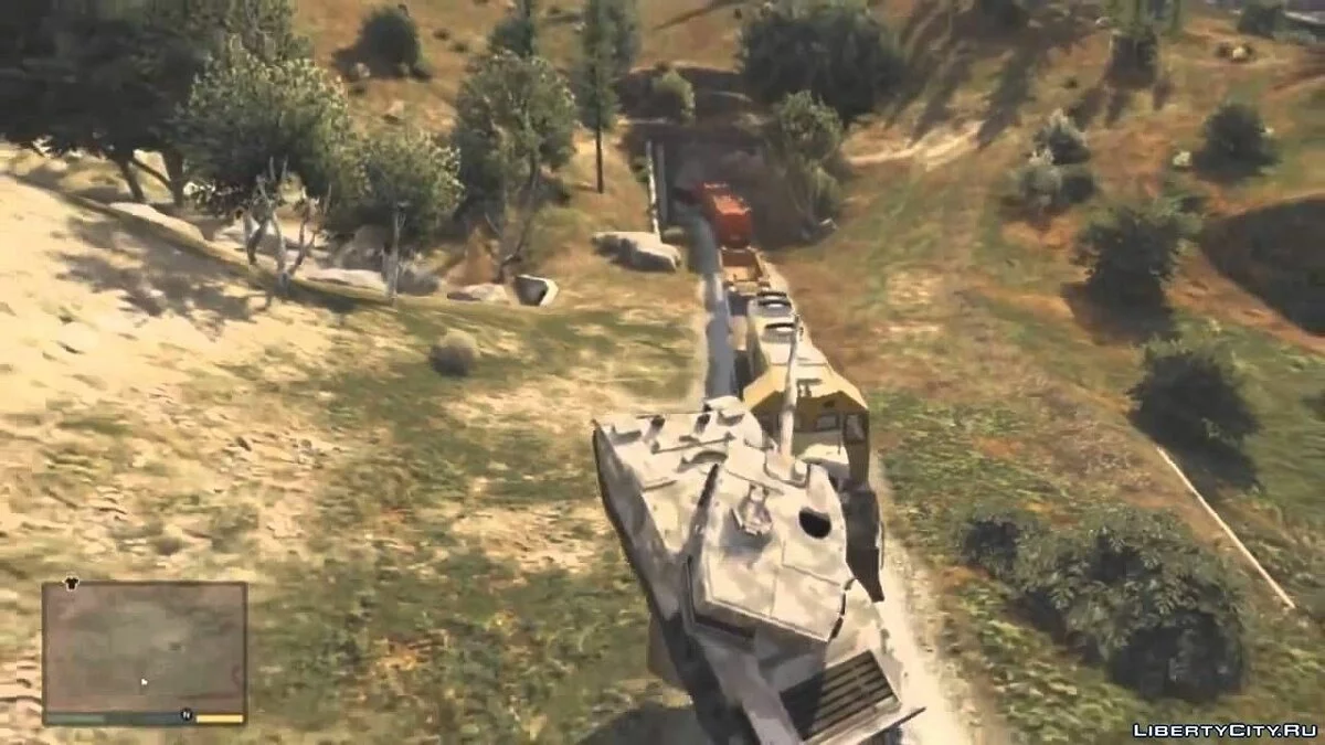 Essai d'arrêter un train dans GTA 5 avec des tanks et des camions / GTA 5