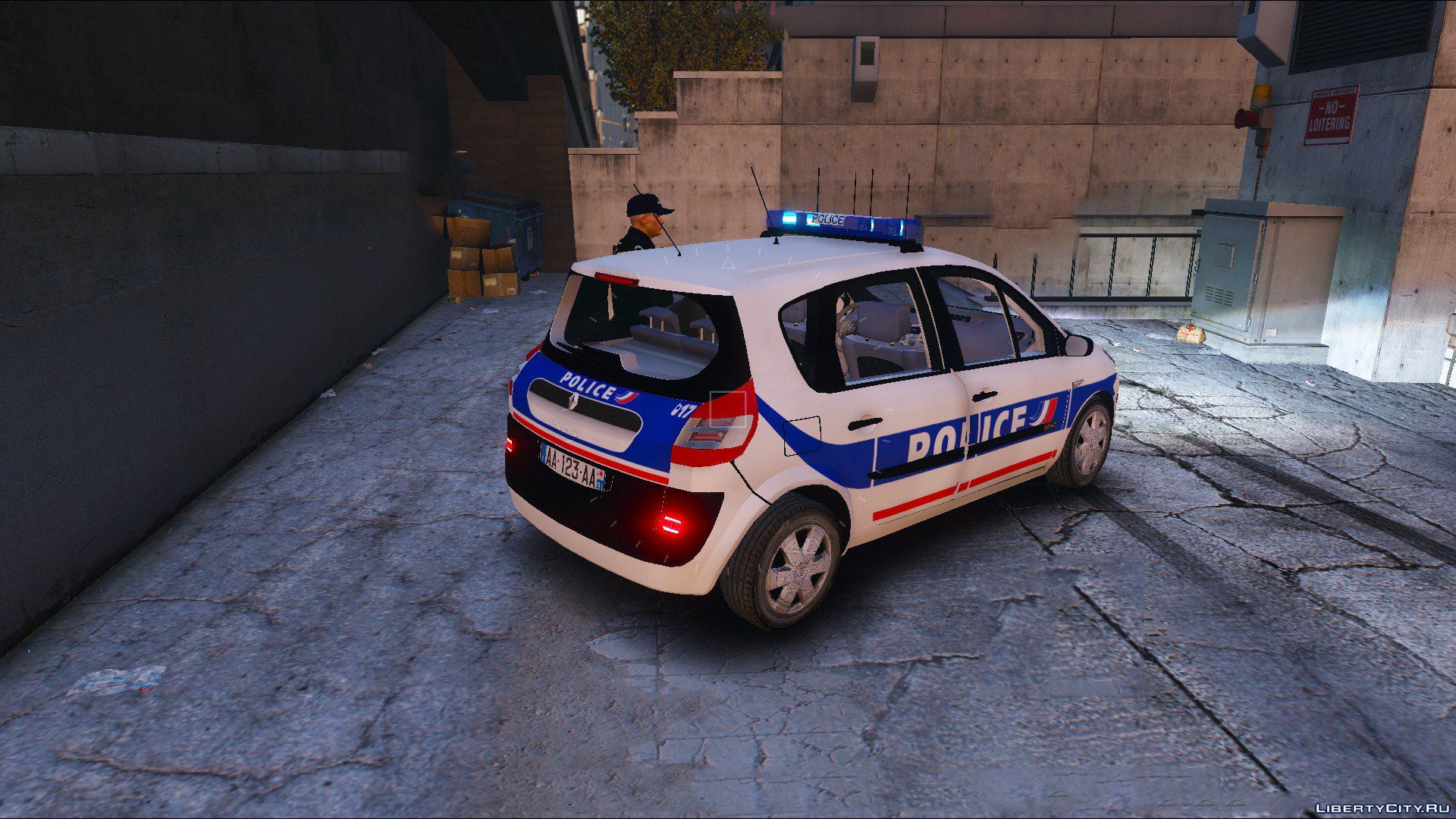 1 2 police. Renault Scenic 2 полиция. Рено Police SCPD. Полицейская машина Рено Сценик. Полицейская машинка Renault Honda.