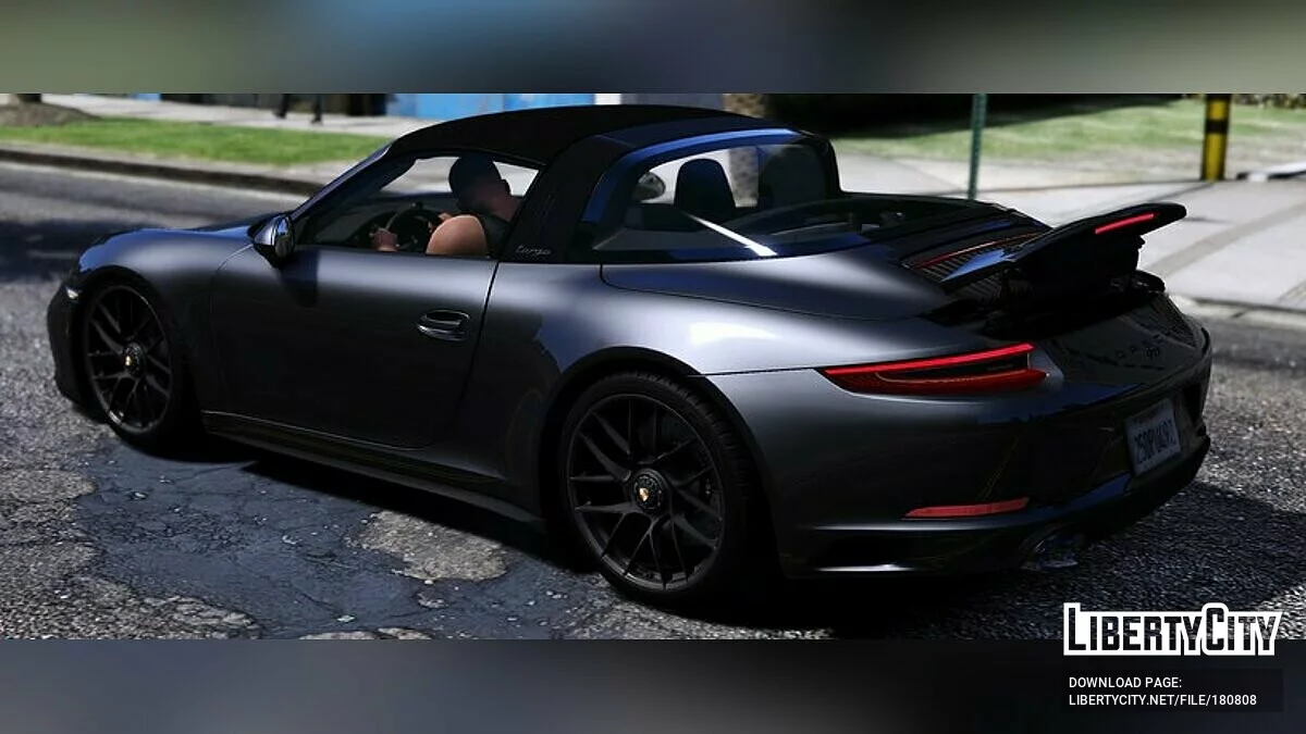 2017 Porsche 911 Targa GTS 4 / GTA 5