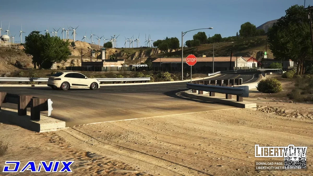 New Grand Senor Road in deserted area / GTA 5