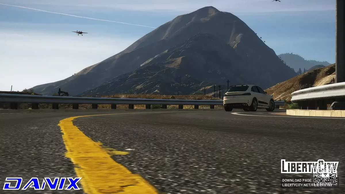 New Grand Senor Road in deserted area / GTA 5