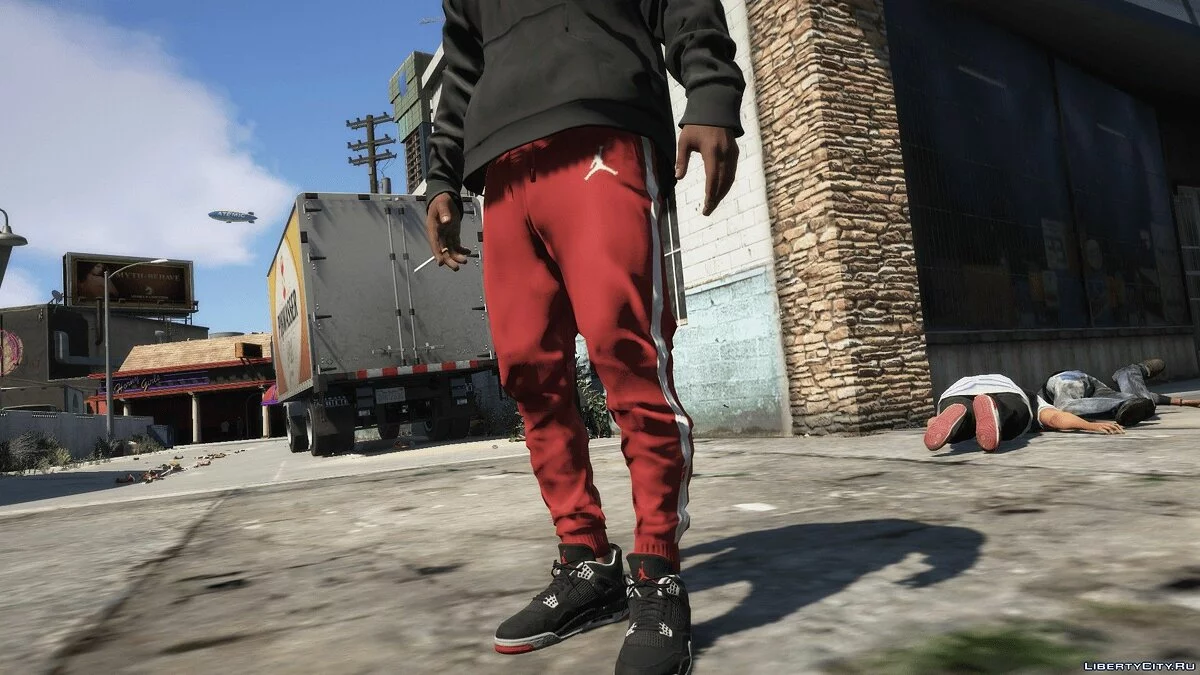 Джоггери з полосками від бренду "Джордан" / GTA 5