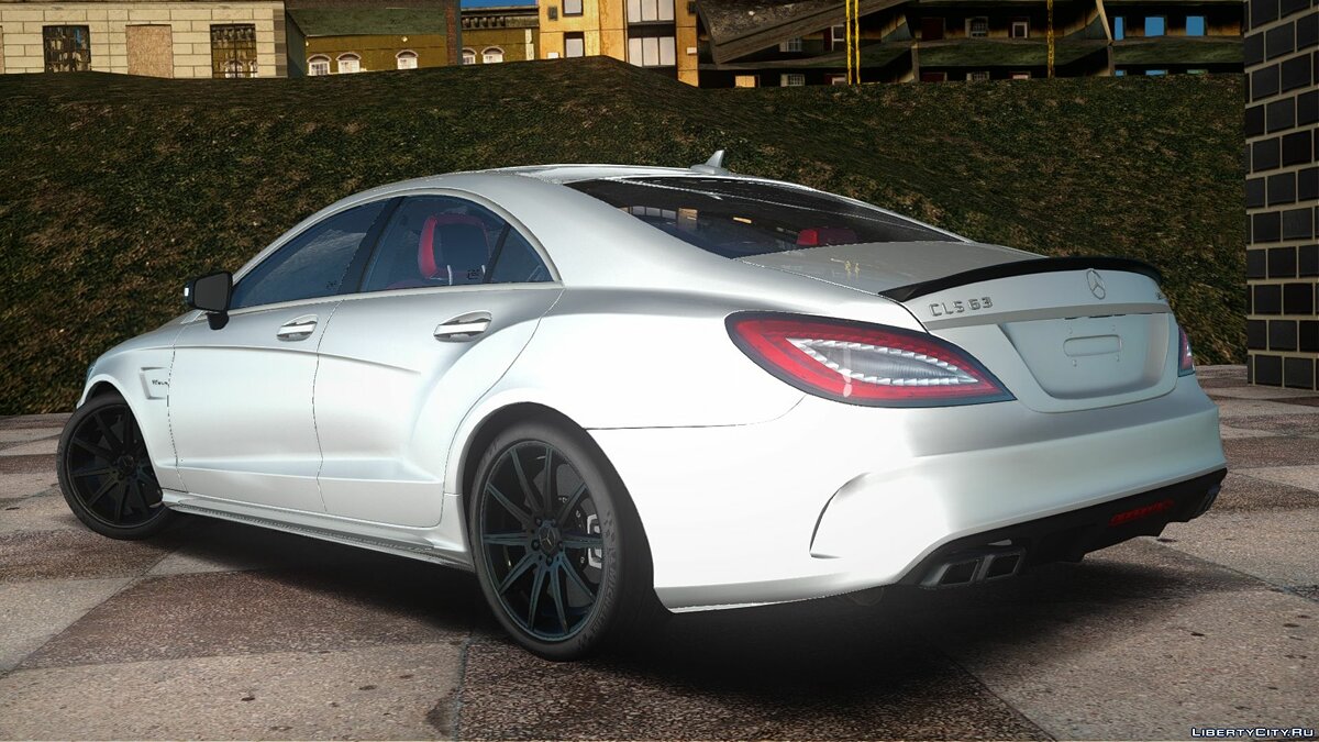 Мерседес CLS 63 AMG ночью