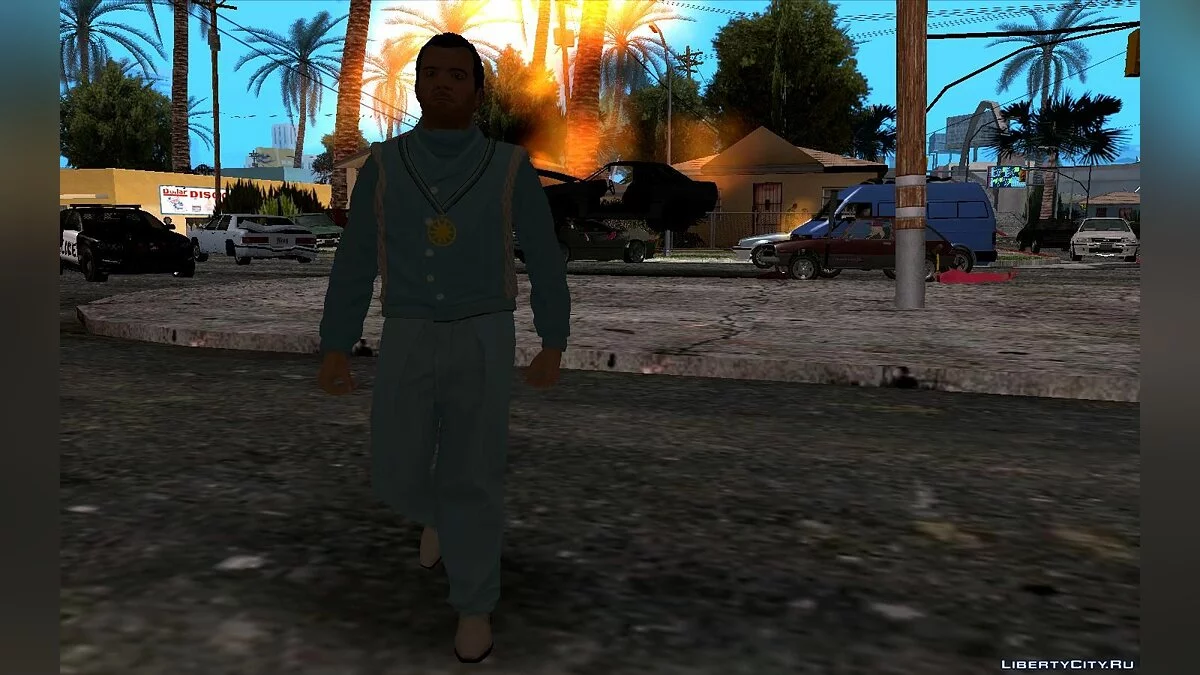 GTA 5中的迈克尔穿着Epsilon教的服装 / GTA San Andreas