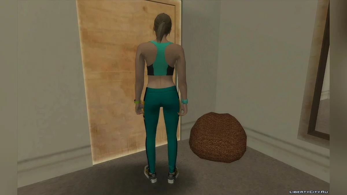 Chica rubia de GTA Online en chándal / GTA San Andreas