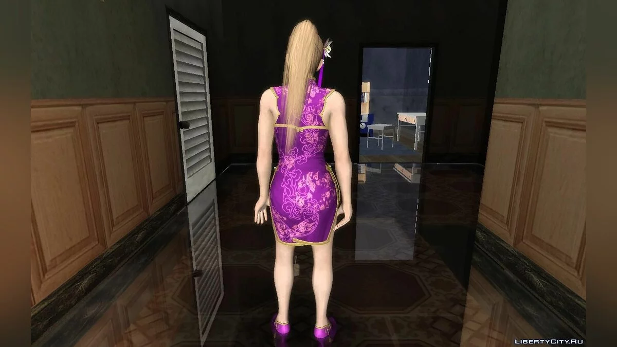 سارة براين في فستان برتقالي من DOA5LR / جي تي إيه سان أندرياس