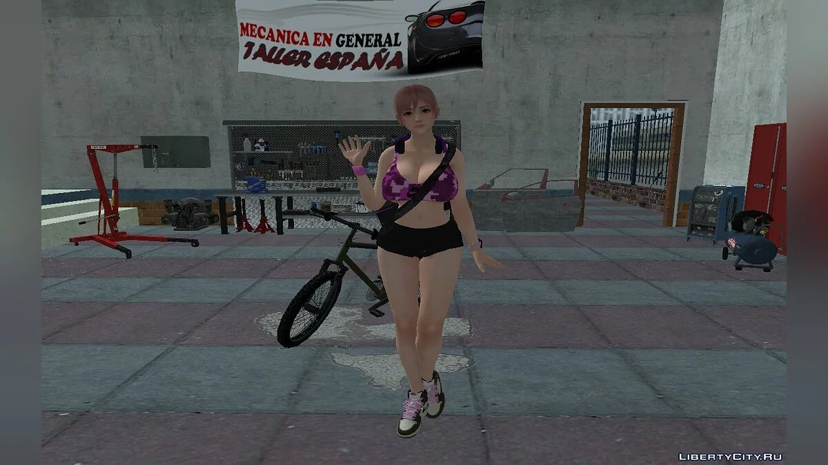Honoka im Fitnessstudio (Ich bin ein Kämpfer) / GTA San Andreas
