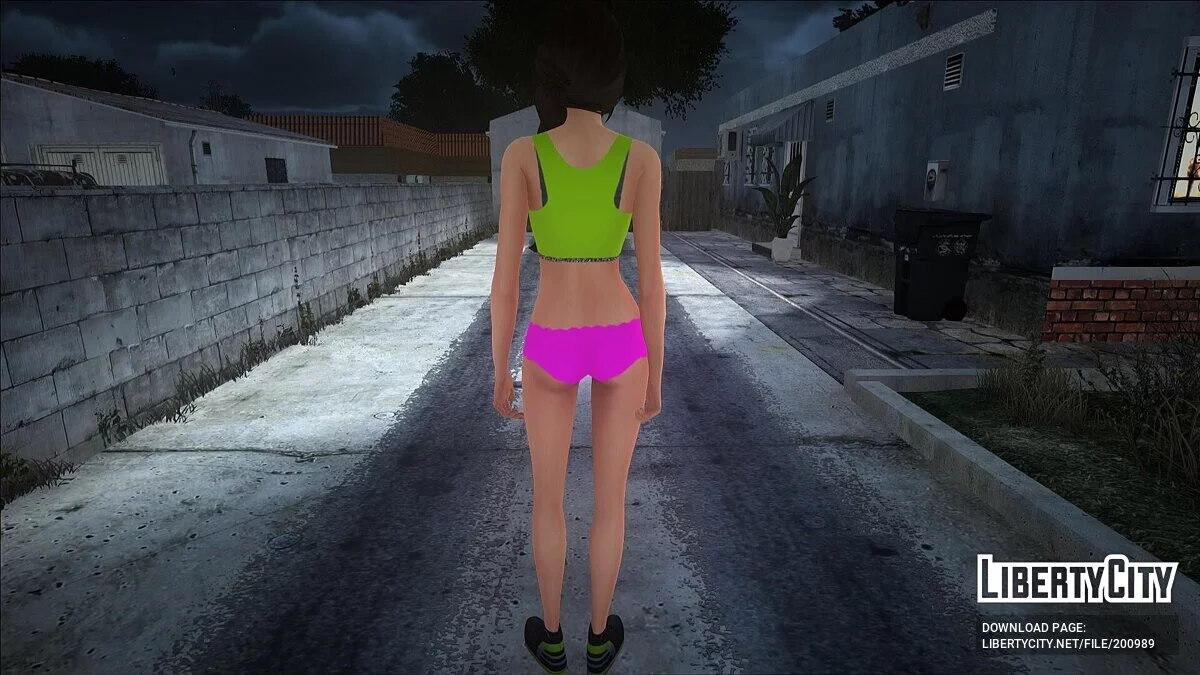 Fille de Sims en sous-vêtements / GTA San Andreas