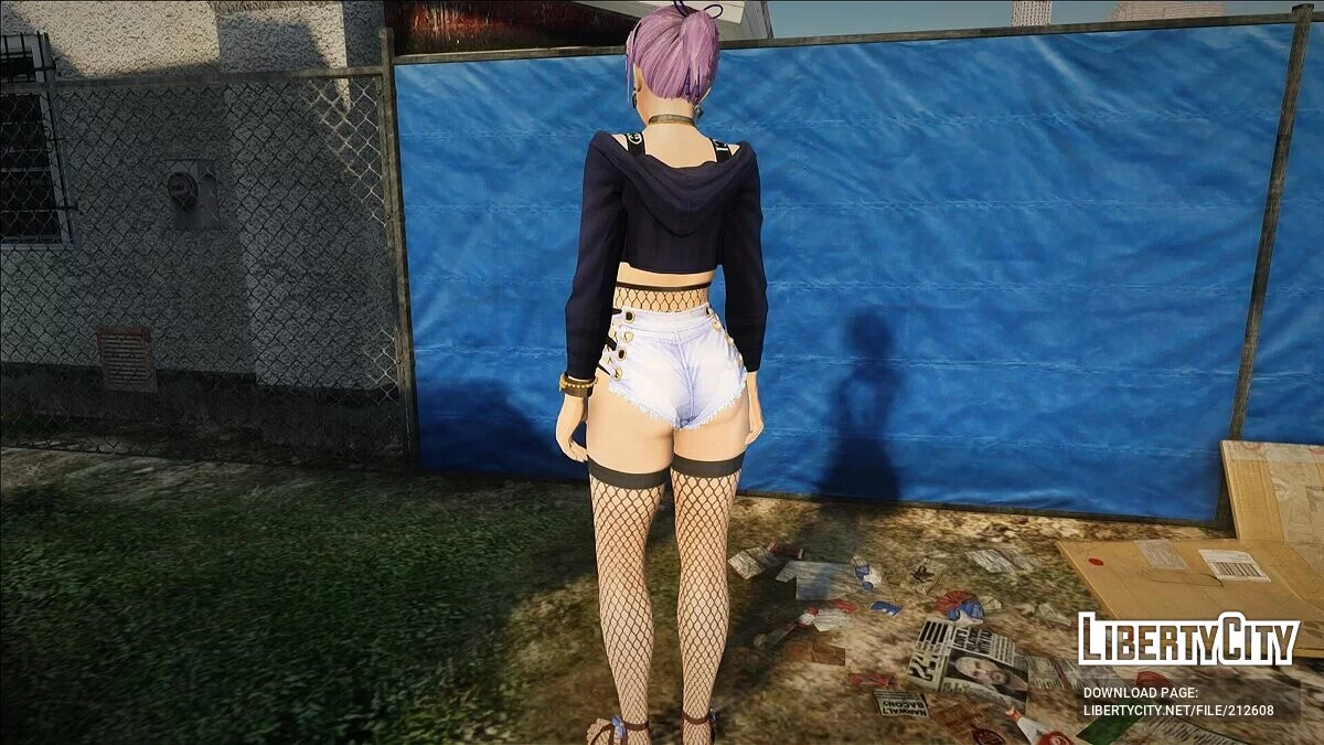 Ayane de DOAXVV en sweat à capuche et short sexy Gucci / GTA San Andreas