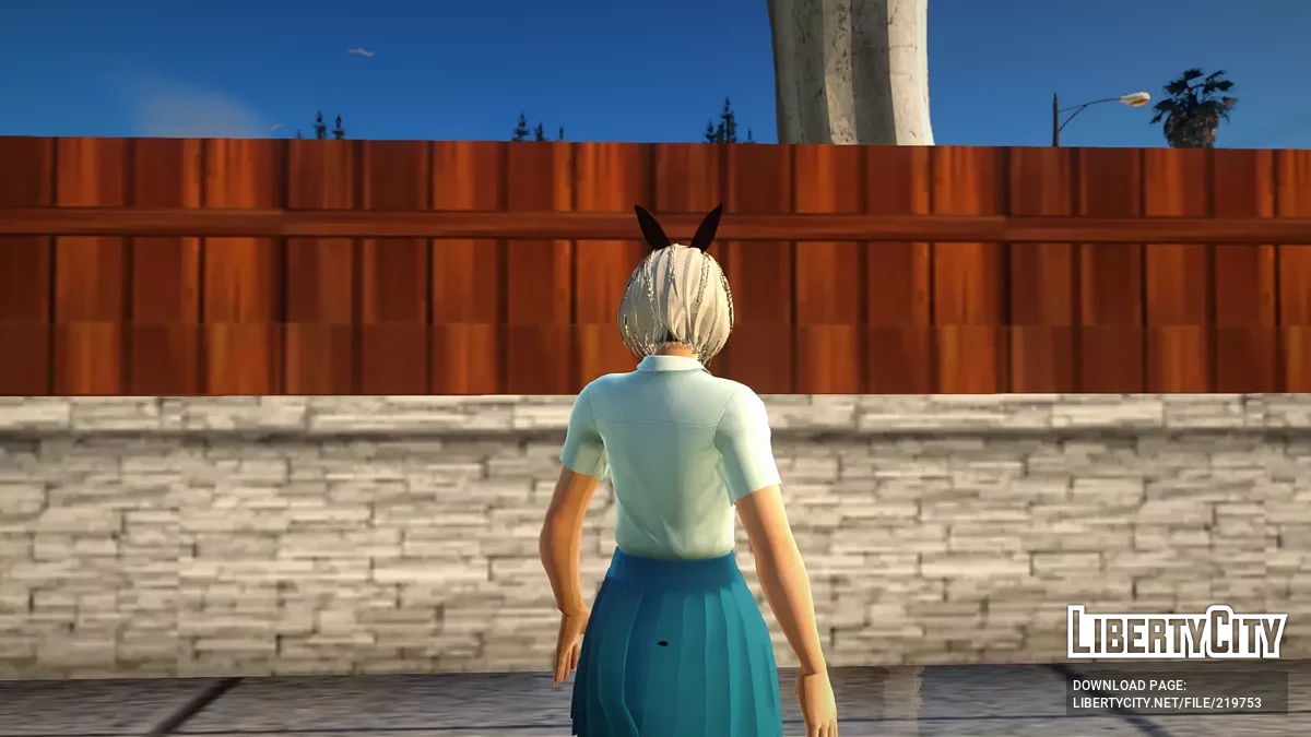 2B de NieR: Automata en uniforme scolaire indonésien / GTA San Andreas