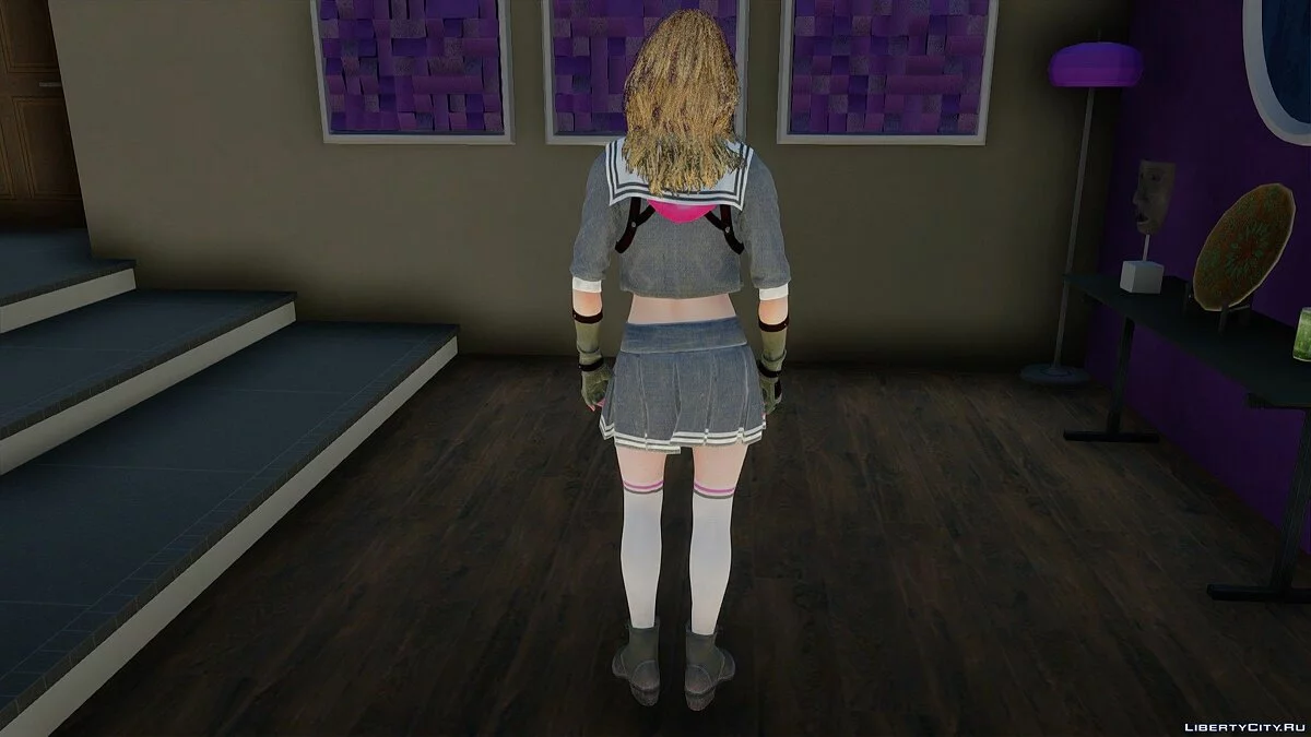 Becca Woollett im Schuloutfit aus Resident Evil Resistance / GTA San Andreas