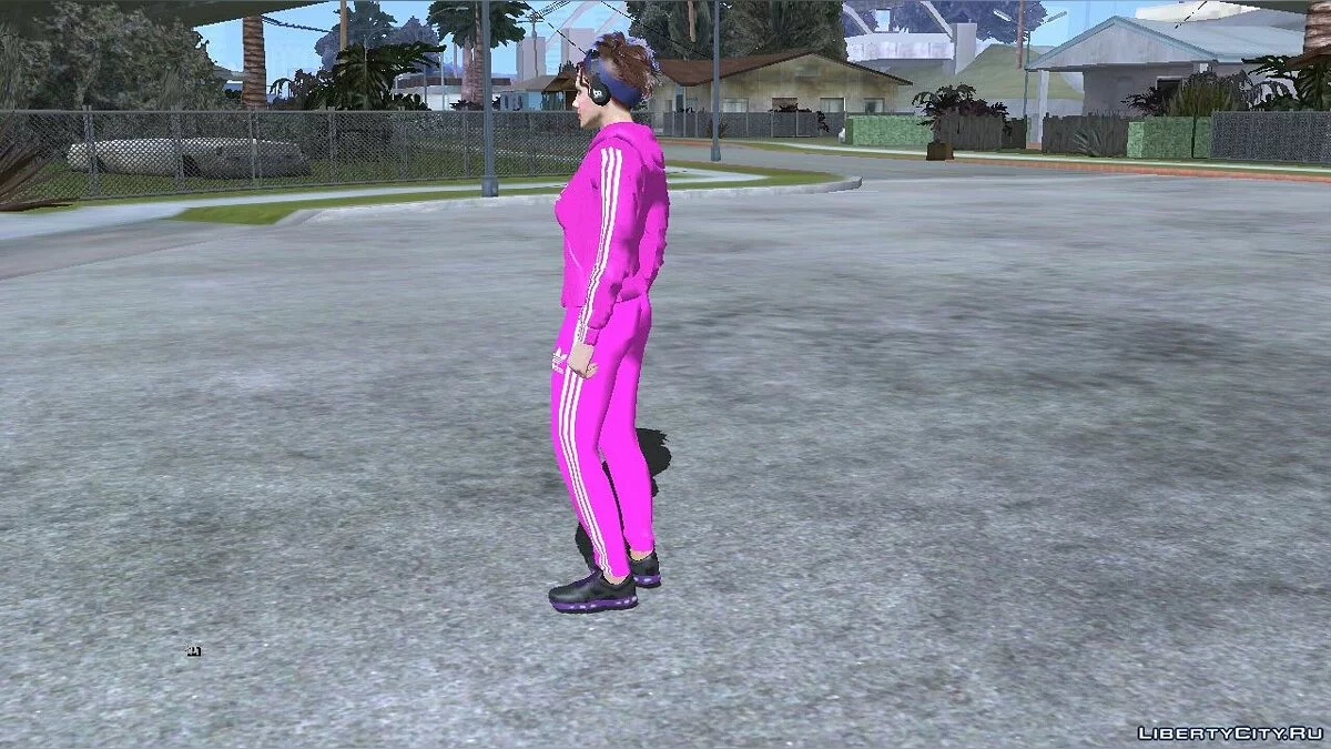 Girl from GTA Online in a Pink Tracksuit / GTA San Andreas (iOS, Android)
