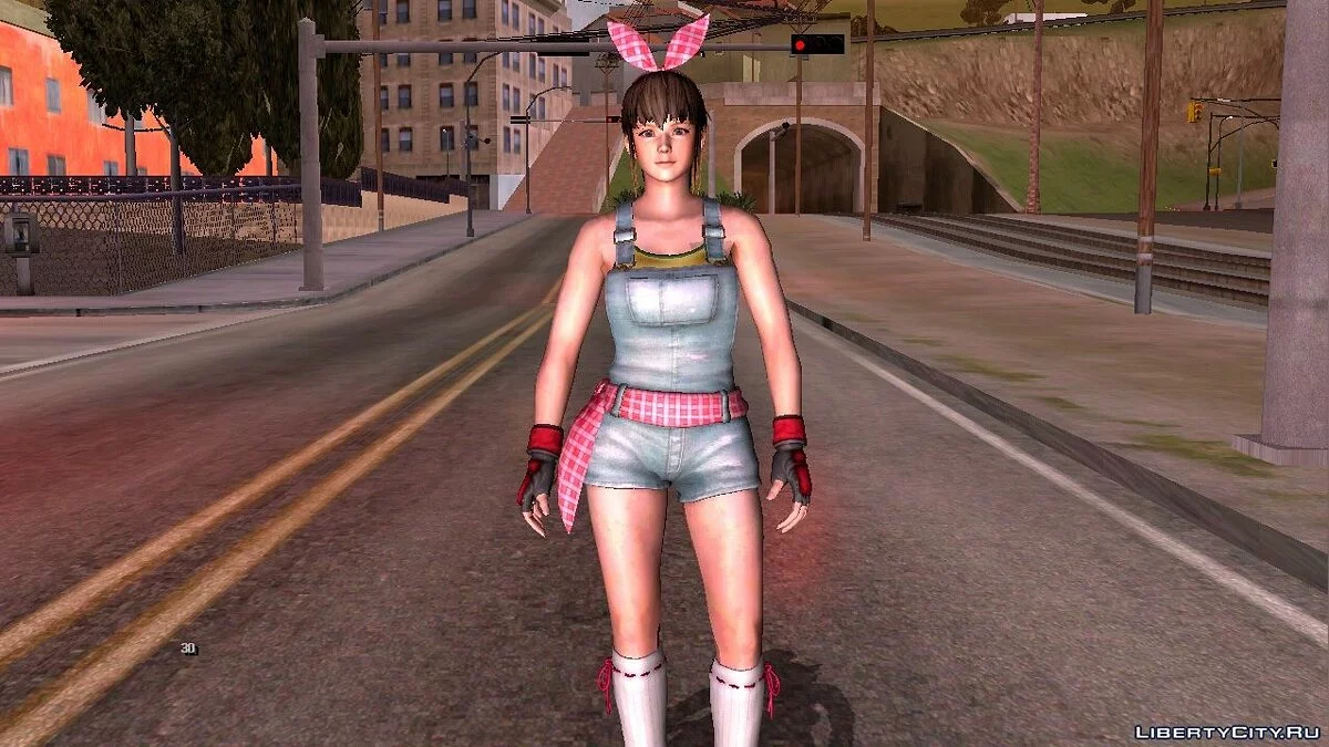 Hitomi im Overall aus Dead Or Alive 5 / GTA San Andreas (iOS, Android)