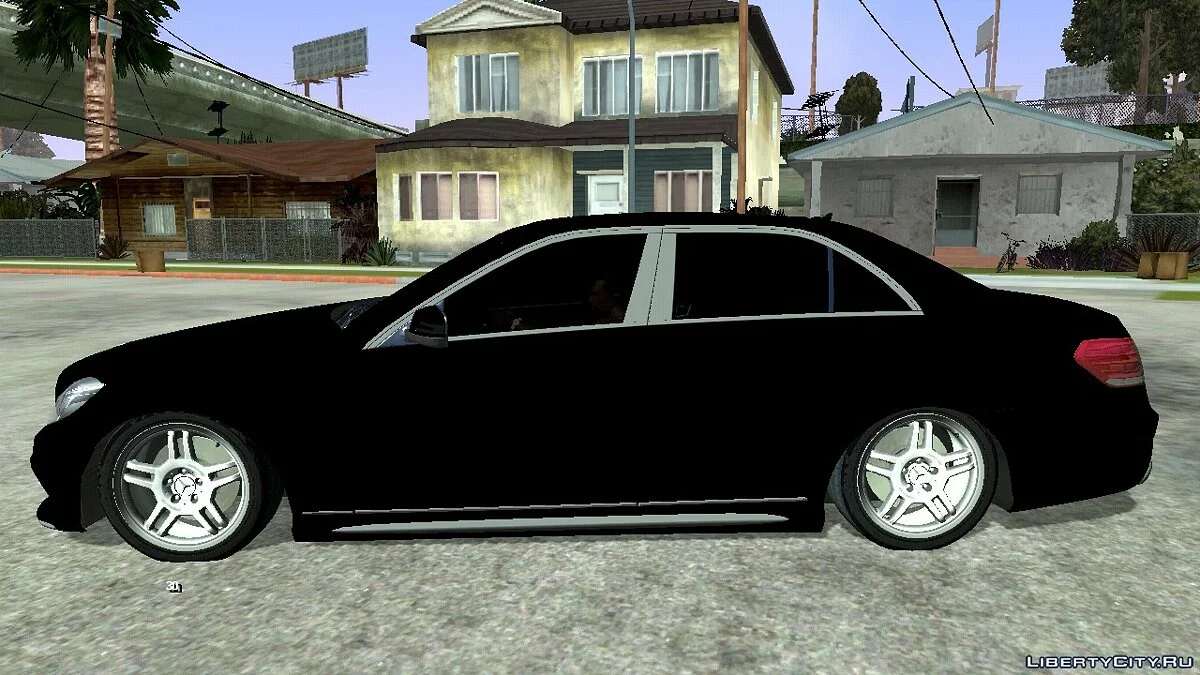 梅赛德斯-奔驰 E250 / GTA San Andreas (iOS, Android)