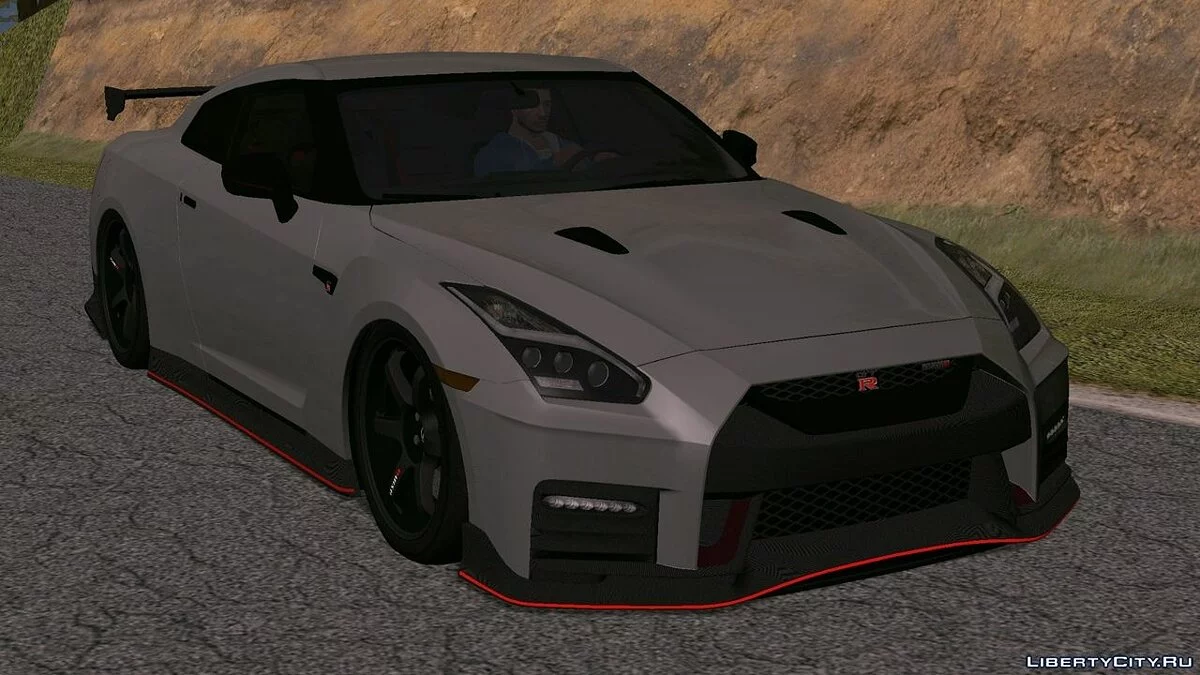 Nissan GTR R35 / GTA San Andreas (iOS, Android)