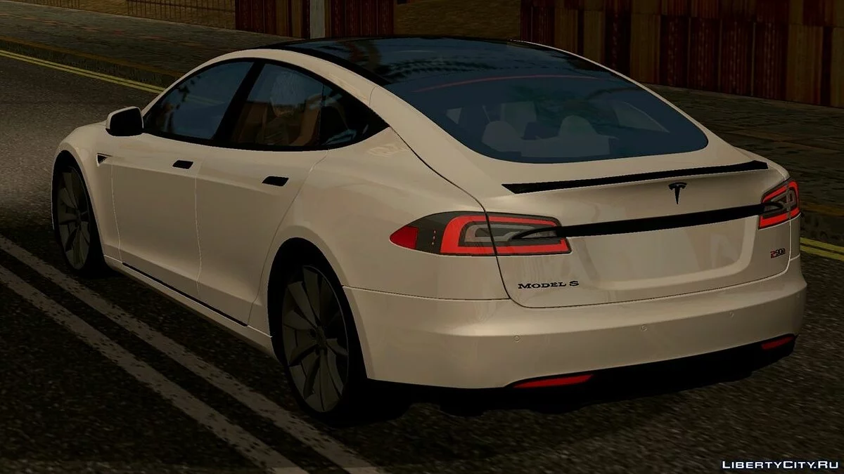 特斯拉 Model S / GTA San Andreas (iOS, Android)