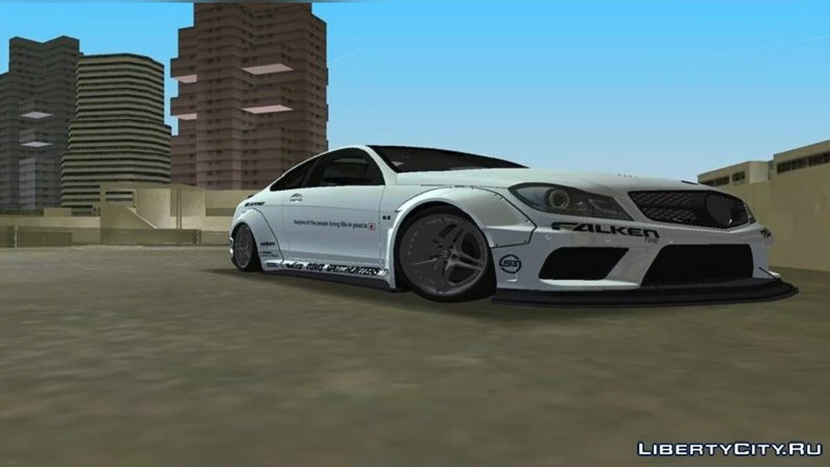 梅赛德斯-奔驰C63 AMG黑色系列轿跑和Liberty Walk / 侠盗猎车手:罪恶都市