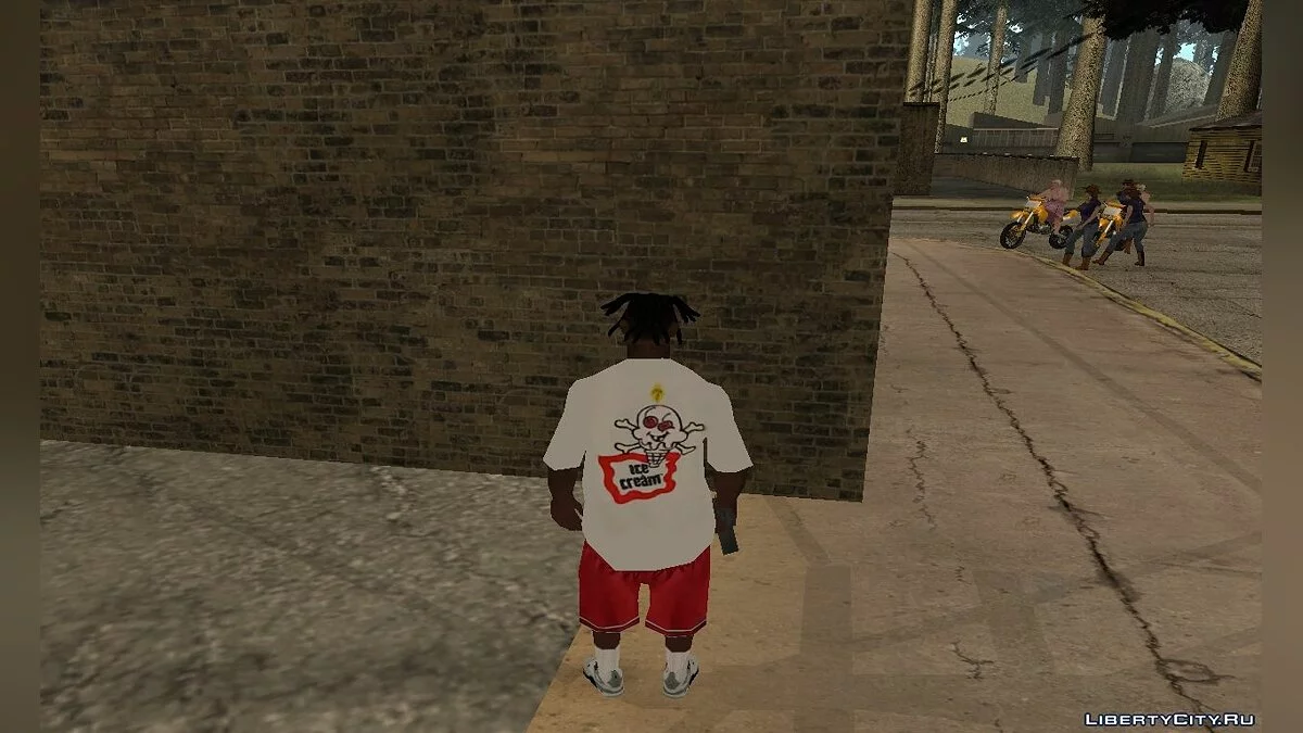 Чоловік у футболці Ice Cream / GTA San Andreas
